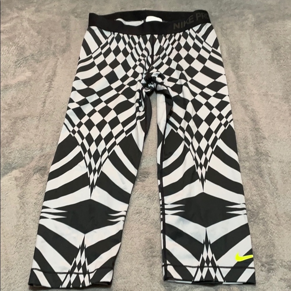 Nike pro tights size medium
